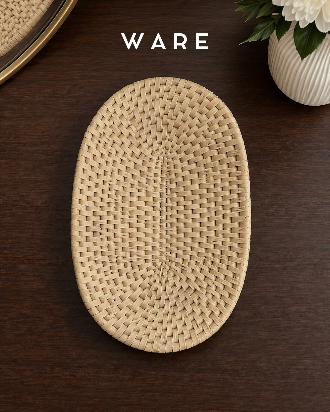 Oval basket with lid